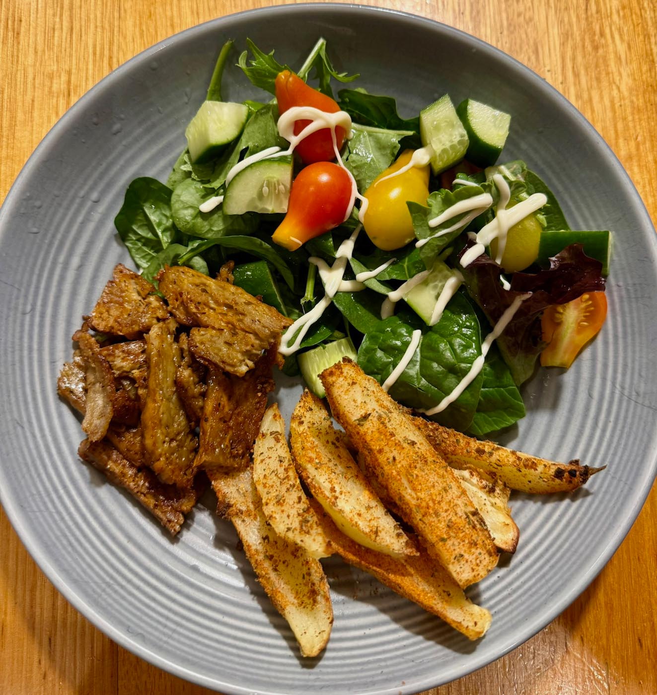 Seitan, salad and chips